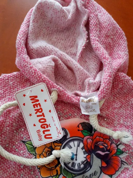 Foto uit de officiële melding: Mertoğlu Baby Kinder trainingspak — risico: Verwurging