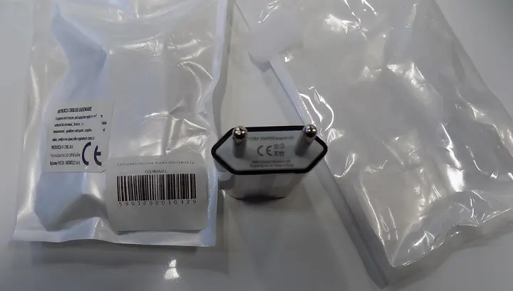 Photo de l’avis officiel: Ladowarka sieciowa plaska USB czarna 1A Chargeur USB — risque: Choc électrique