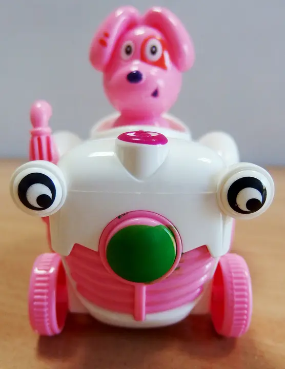 Photo from the official notice: Cartoon Pet Car / Bajkowy pojazd plastic toy — choking risk