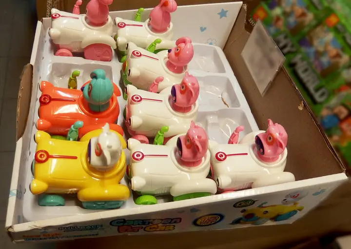 Photo from the official notice: Cartoon Pet Car / Bajkowy pojazd plastic toy — choking risk