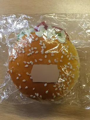 Foto aus der offiziellen Meldung: Magnet glued Kühlschrankmagnet — Risiko: Ersticken