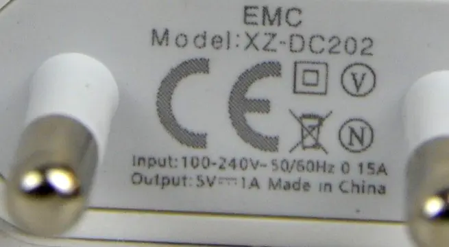 Photo de l’avis officiel: EMC Chargeur USB — risque: Choc électrique