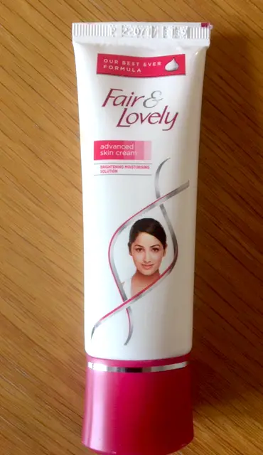 Foto do aviso oficial: Fair &amp; Lovely Brightening moisturising solution Produto de clareamento da pele — risco: Químico