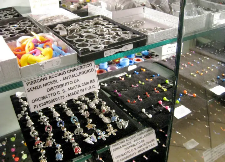 Photo de l’avis officiel: Bijoux perçants — risque: Risque chimique (A12/00098/20)