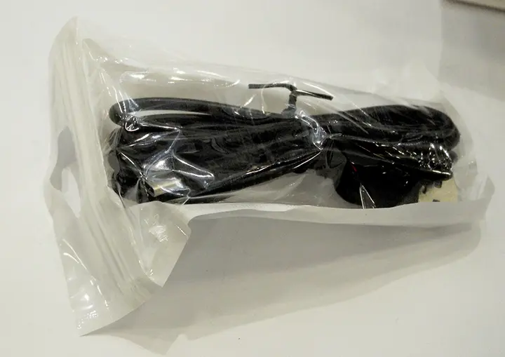 Foto aus der offiziellen Meldung: RMORE Travel Charger USB-Ladegerät — Risiko: Elektrischer Schlag