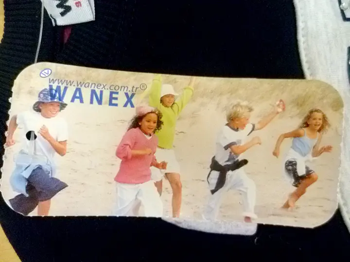 Foto aus der offiziellen Meldung: Wanex Kinder Sportkleid — Risiko: Ersticken & Verletzungen