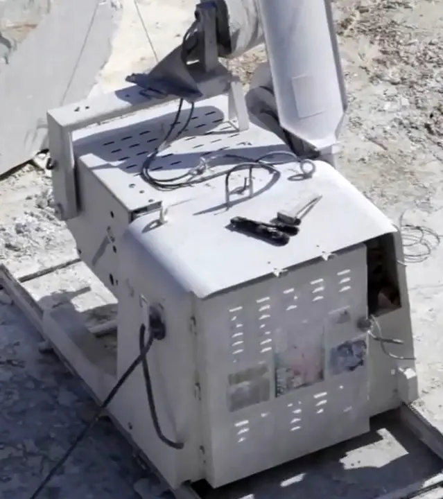 Foto del aviso oficial: BENETI MACCHINA TAGLIATRICE A FILO DIAMANTATO MÁQUINA DE SIERRA DE ALAMBRE DE DIAMANTE — riesgo: Lesiones