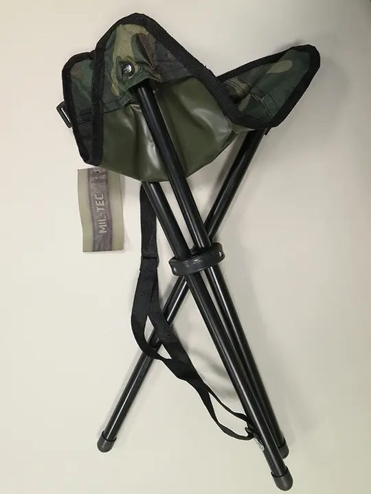 Photo de l’avis officiel: Mil-tec Tripod foldable stool / Tripod sammenleggbar krakk Tabouret extérieur pliable — risque: Risque chimique