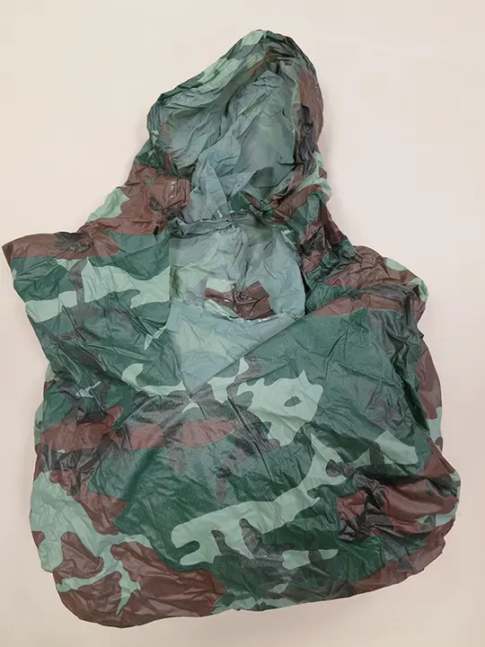 Foto do aviso oficial: Mil-tec tactical &amp; outdoor products Vinyl poncho 0,15 mm Vinyl Poncho 0,15 mm Capa de chuva — risco: Químico & Ambiente