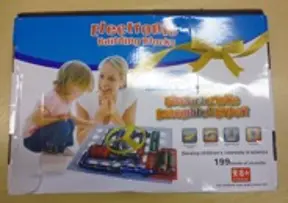 Foto aus der offiziellen Meldung: FLY AC Electronic Building Blocks Spielzeugbausatz — Risiko: Ersticken