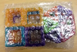 Photo de l’avis officiel: Blocs de construction de jouets magnétiques — risque: Étouffement & Blessures