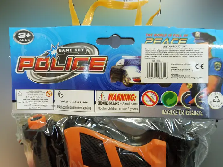 Photo de l’avis officiel: Game Set Police Ensemble de jouets en plastique — risque: Étouffement