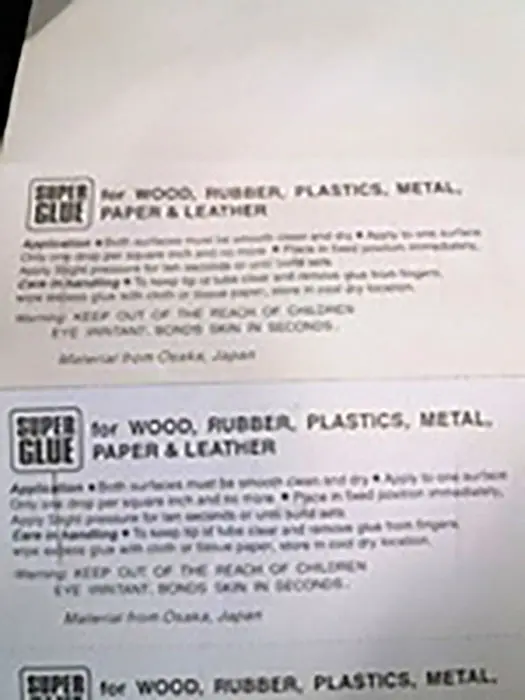 Foto aus der offiziellen Meldung: Super Glue for wood, rubber, plastics, metal, paper and leather Kleber — Risiko: Chemikalie