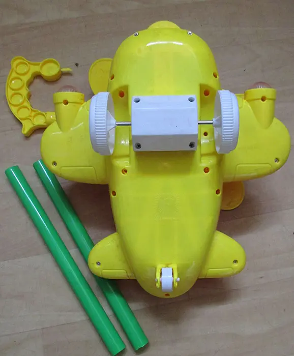 Photo de l’avis officiel: TOYS GROUP Samolot Pchacz Jouet push-along — risque: Étouffement