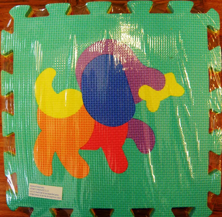 Foto aus der offiziellen Meldung: ALLTOYS PENOVA PODLOZKA Puzzle Spielmatte — Risiko: Ersticken