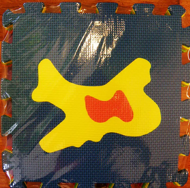 Foto uit de officiële melding: COSING EVA PUZZLE MAT / PENOVA PODLOZKA PUZZLE Puzzel speelmat — risico: Verstikking door inslikken