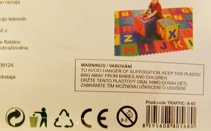 Foto uit de officiële melding: COSING EVA PUZZLE MAT / PENOVA PODLOZKA PUZZLE Puzzel speelmat — risico: Verstikking door inslikken