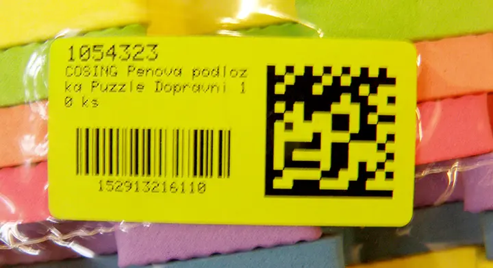 Foto uit de officiële melding: COSING EVA PUZZLE MAT / PENOVA PODLOZKA PUZZLE Puzzel speelmat — risico: Verstikking door inslikken
