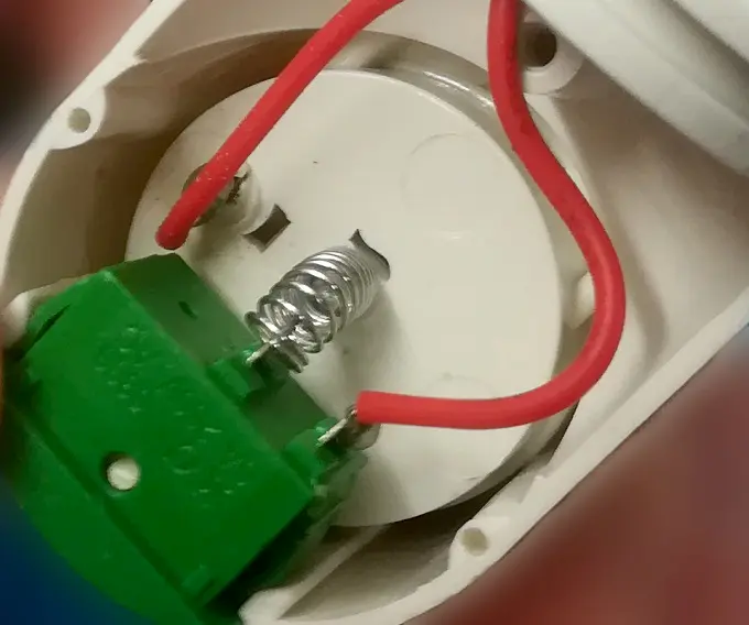 Foto aus der offiziellen Meldung: Smartfox Smartfox socket angle adapter for light bulbs - white E27 Buchsenleuchte — Risiko: Verbrennungen & Elektrischer Schlag