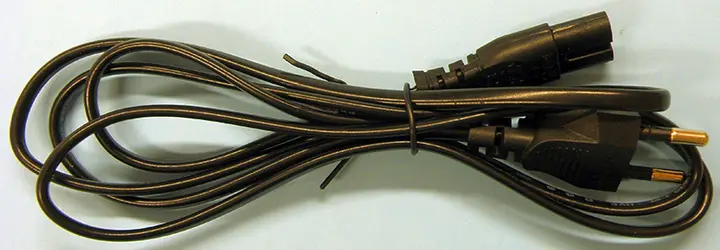 Photo de l’avis officiel: S&amp;W Tápkábel X1/ Power cable X1 Câble d’alimentation — risque: Brûlures & Choc électrique