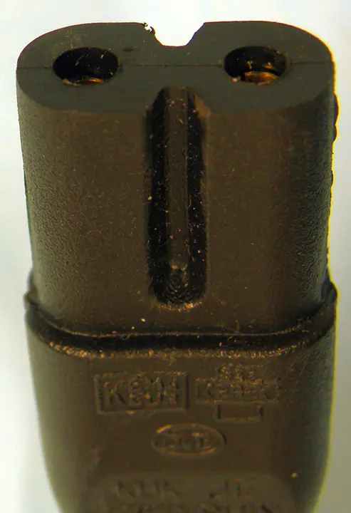 Photo de l’avis officiel: S&amp;W Tápkábel X1/ Power cable X1 Câble d’alimentation — risque: Brûlures & Choc électrique