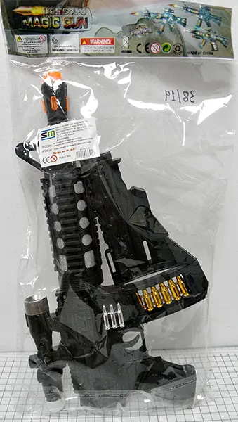 Foto aus der offiziellen Meldung: LIGHT SOUND MAGIC GUN Spielzeugpistole — Risiko: Ersticken