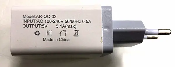 Photo de l’avis officiel: Alimentation USB — risque: Brûlures & Choc électrique (A12/00549/20)
