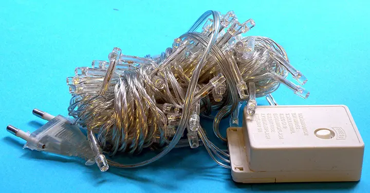 Photo from the official notice: NEW (on the packaging), LED karácsonyi égősor (on the label) lighting chain — burns & electric shock risk (A12/00639/20)