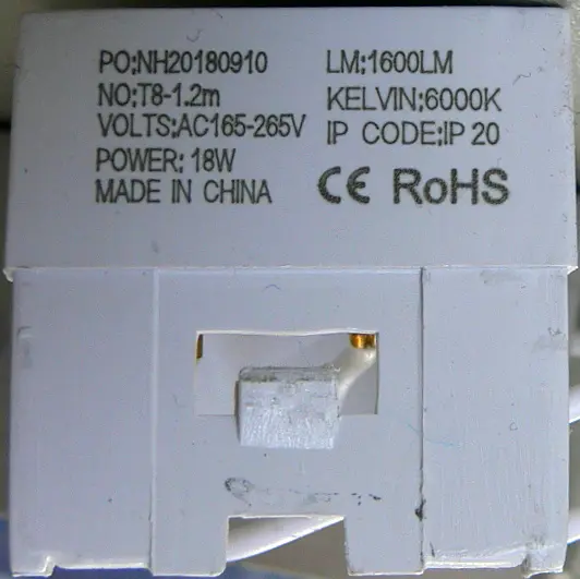 Foto aus der offiziellen Meldung: T8 LED TUBE LED-Röhre — Risiko: Elektrischer Schlag