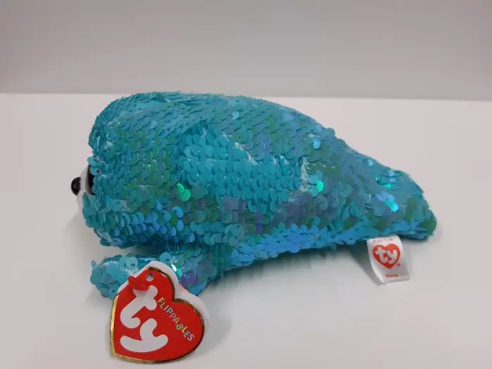 Photo from the official notice: The Ty Flippables WAVES plush toy with sequins — injuries risk