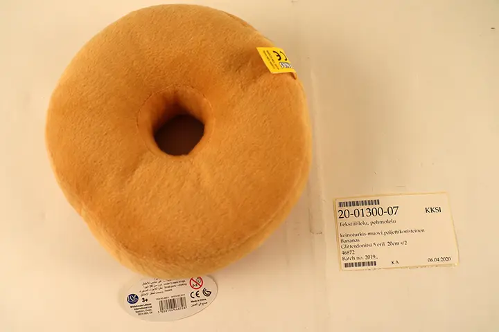 Foto aus der offiziellen Meldung: Bananas Plüschtier mit Pailletten — Risiko: Verletzungen