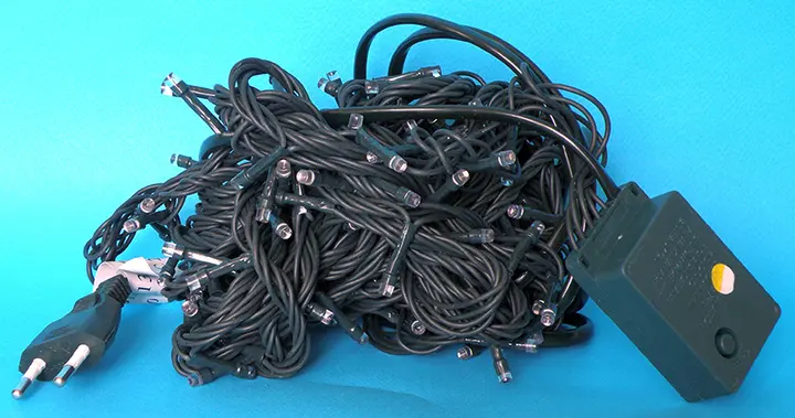 Photo de l’avis officiel: 180 LED LIGHT Chaîne d’éclairage — risque: Brûlures & Choc électrique