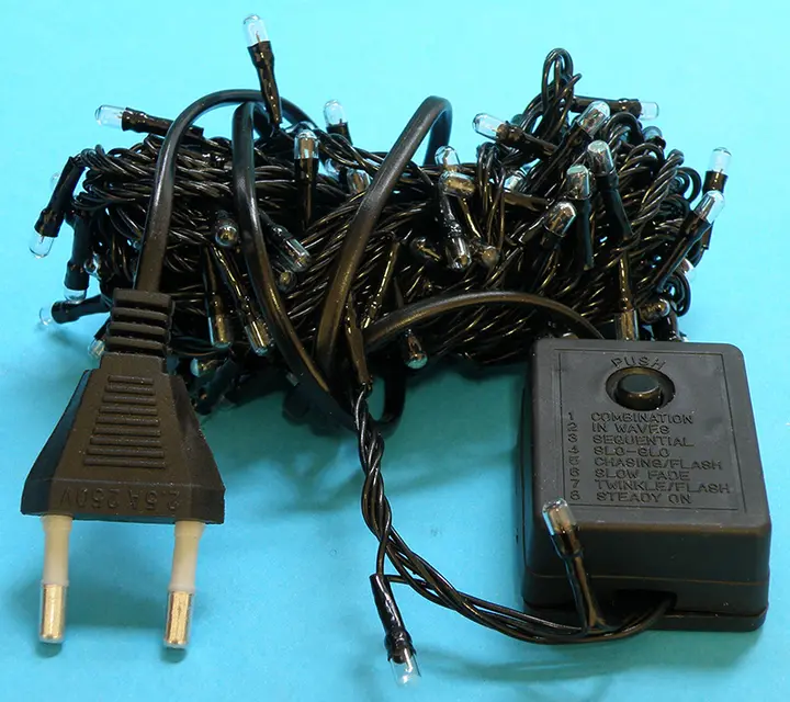 Photo from the official notice: LE ROYAL MULTI FUNCTION RICE LIGHT / Karácsonyi ég sor lighting chain — burns & electric shock risk