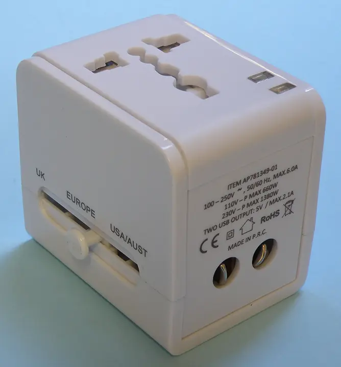 Foto aus der offiziellen Meldung: CELSOR UTAZÓ ADAPTER Reiseadapter — Risiko: Elektrischer Schlag