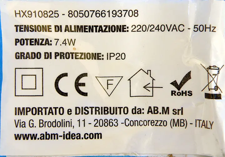 Foto aus der offiziellen Meldung: AB.M IDEA IDEA’S CHRISTMAS 100 LED  MINILUCCIOLE Beleuchtungskette — Risiko: Elektrischer Schlag