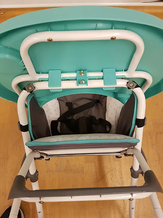 Foto uit de officiële melding: Hauck Mac Baby Deluxe Kinderstoel — risico: Verwonding & Verwurging
