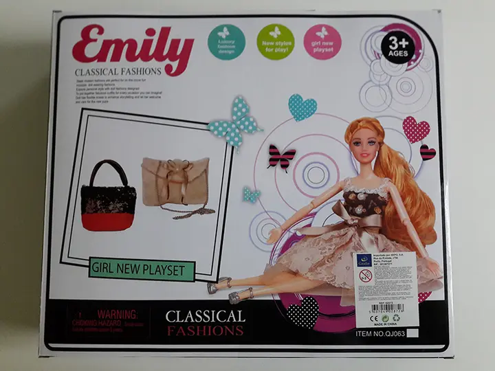 Foto do aviso oficial: Emily - Classical Fashions Boneca de plástico com acessórios — risco: Químico