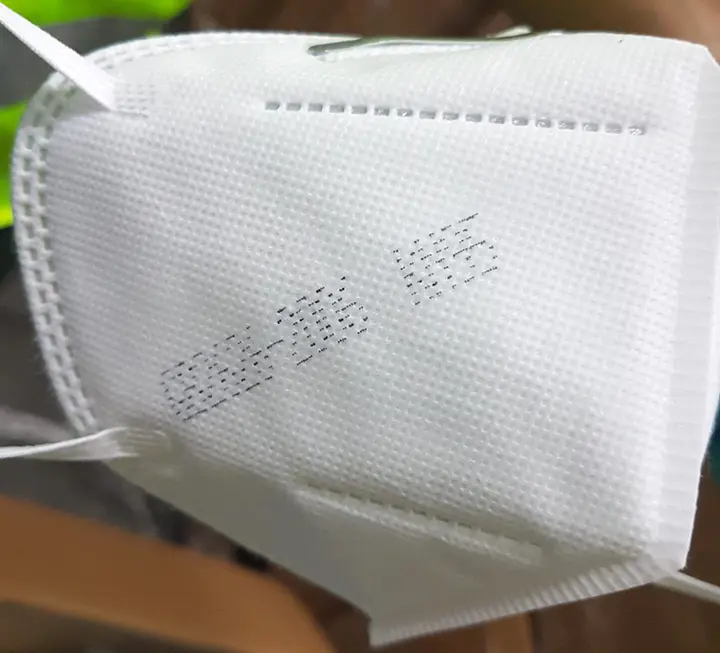 Foto uit de officiële melding: KN95 Self-priming anti-particulate respirator Het masker van het deeltjefilter — risico: Gezondheidsrisico/overige