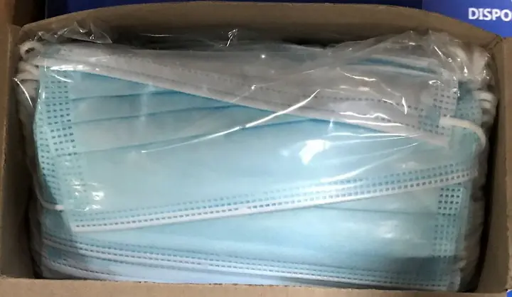 Foto aus der offiziellen Meldung: 3 PLY Civil use disposable face mask Partikelfiltermaske — Risiko: Gesundheitsrisiken/Sonstige
