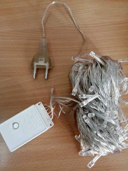 Photo from the official notice: 100 LED LIGHTS lighting chain — electric shock risk (A12/01131/20)