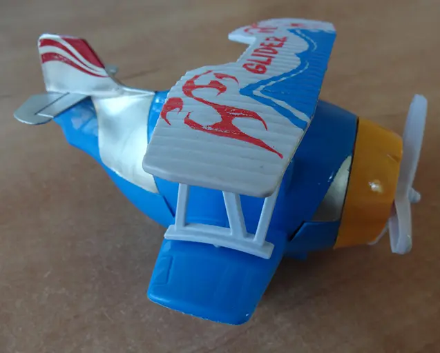 Photo from the official notice: Airplane plastic toy — choking & suffocation risk