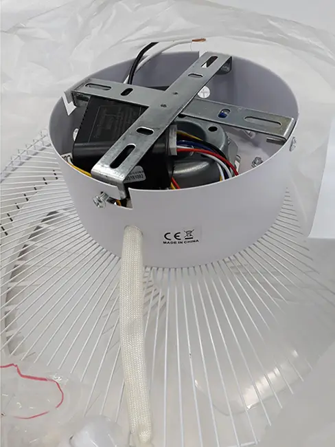 Foto uit de officiële melding: Fcmila Ceiling fan and LED light unit Plafondventilator en LED-lichtunit — risico: Elektrische schok