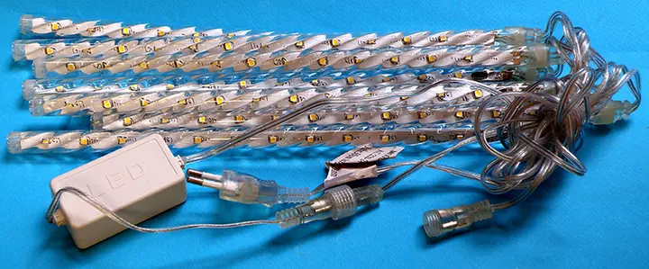 Photo from the official notice: SMD STELLA CADENTE lighting chain — burns & electric shock risk