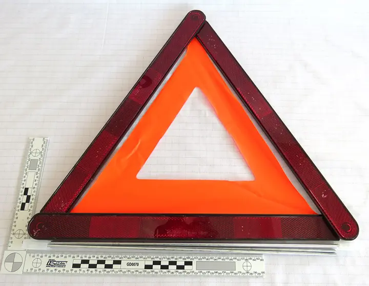 Photo from the official notice: AROSO (on the attached paper label), PLASTAR (on the packaging/on the product) warning triangle — injuries risk