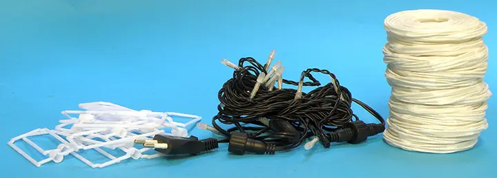 Photo de l’avis officiel: 20 gömbből álló hálózatról működő lampionfüzér Chaîne d’éclairage — risque: Brûlures & Choc électrique