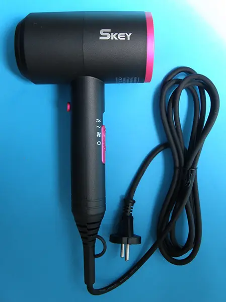 Foto aus der offiziellen Meldung: SKEY HAIR DRYER Haartrockner — Risiko: Elektrischer Schlag