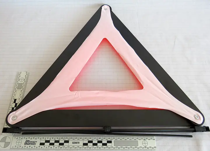 Photo de l’avis officiel: Triangle d’avertissement — risque: Blessures (A12/01300/20)