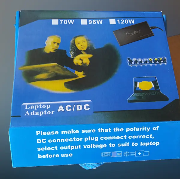 Foto do aviso oficial: Adaptador AC/DC para laptop — risco: Queimaduras & Choque elétrico