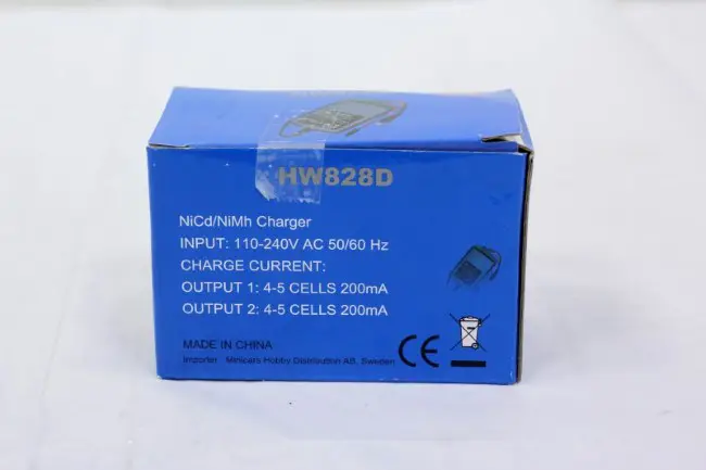 Photo de l’avis officiel: H NiCd / NiMh Charger Chargeur de batterie — risque: Choc électrique