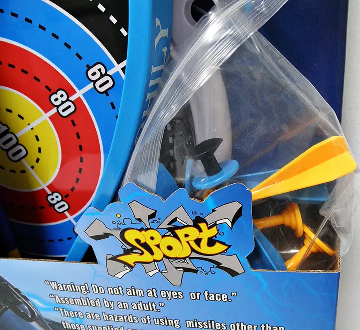 Foto do aviso oficial: ARROW AND DART Arco de brinquedo e conjunto de flechas — risco: Engasgamento